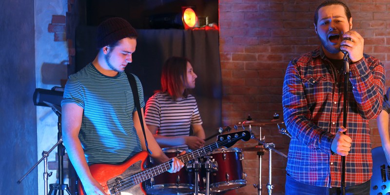 bassist, hot, singing