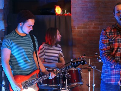 bassist, hot, singing