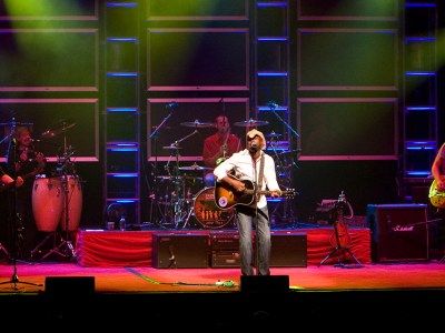 hootie, bassist, singer