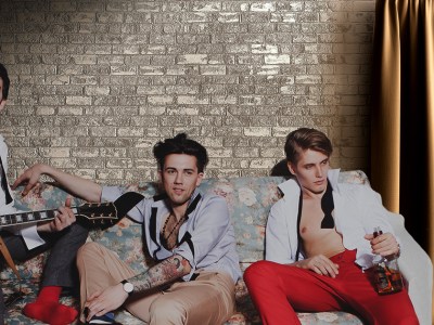 green room, beige curtain, shows