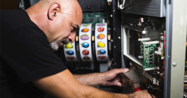 Casinos Will Hate You for Doing This: Shitting in the Slot Machines