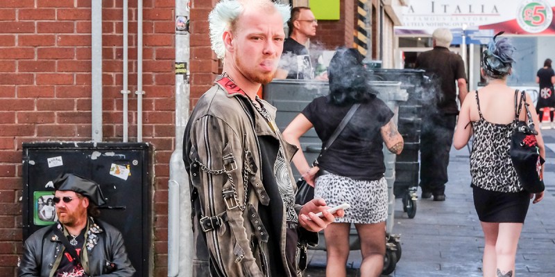 shows, alley, friends