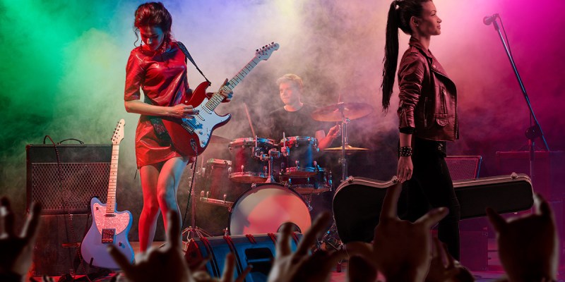 bassist, leave early, show