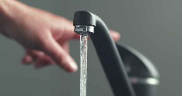 Dude Runs Water for Three Seconds so Roommates Think He Washed His Hands