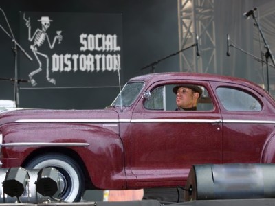mike ness, social distortion, revving engine