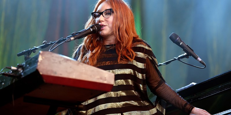 tori amos, piano, bench