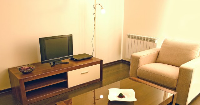 Report: Friend has Weirdly Small TV