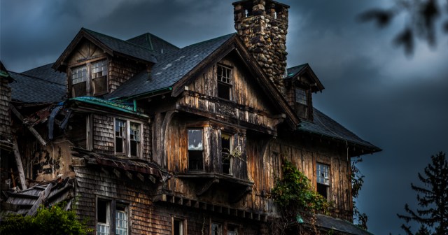 We Spent the Night in an Old Haunted Mansion and Now We Have Mesothelioma