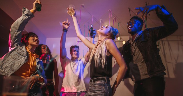 Party Song Tells You How To Dance To It