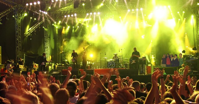 Foo Fighters Invite Fans On Stage to Play Every Instrument, Every Song, Every Show Of Tour