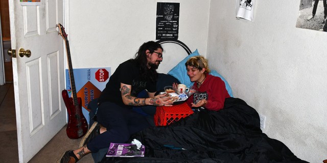 Romantic Punk Surprises Partner With Breakfast in Mattress on the Floor