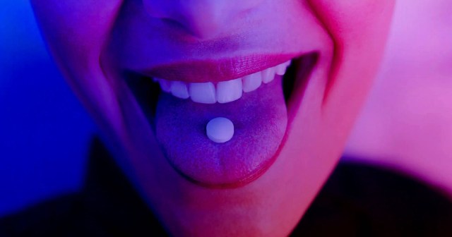 Uh Oh: I Watched Euphoria Once And Now I’m Popping Baby Aspirin Under Bisexual Lighting