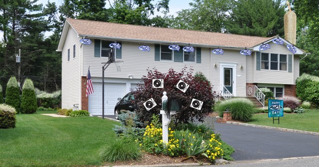 Trashy House Still Has 311 Day Decorations Up