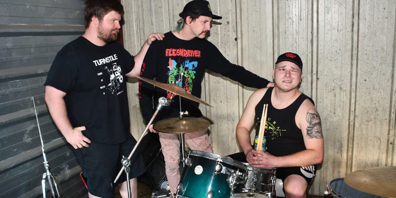 drummer, bassist, farm