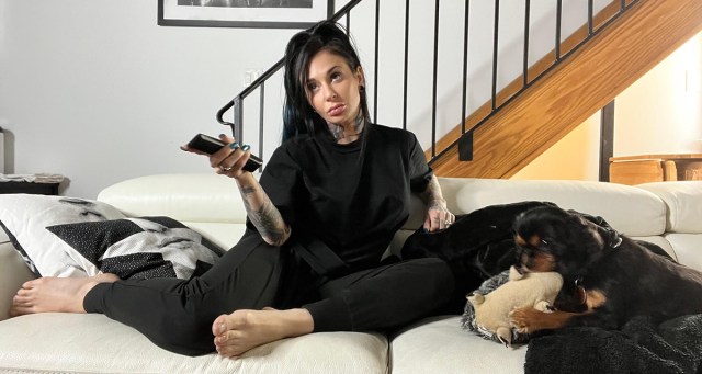 Woman Who Spends 98 Percent of Waking Hours in Apartment “Can’t Imagine” How Boring Suburbs Must Be