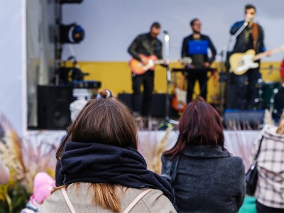 band, tour, hometown