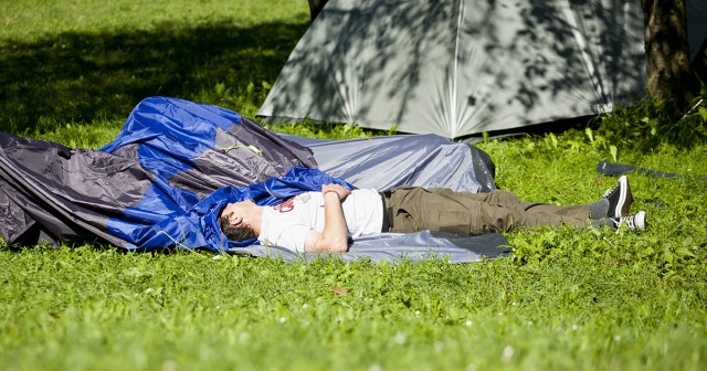 Frugal Festival Attendee Saves Money on Drugs by Hallucinating From Heatstroke