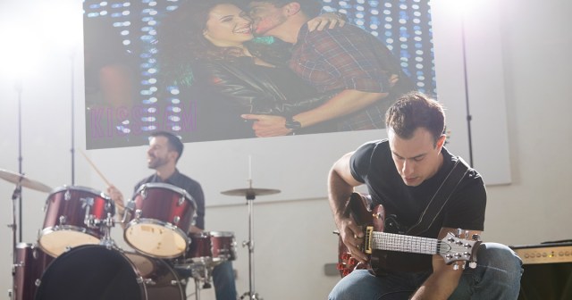 Punk Venue Livens up Lull Between Bands With Audience Kiss Cam