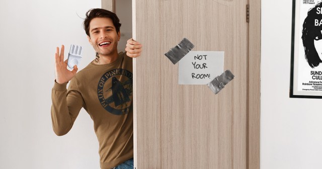 Roommate Leaving Punk House Ceremoniously Passes Down Key For Stealing Toilet Paper From Wendy’s