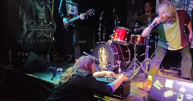 Venue Installs Fake Amp Heads for Drunk Guys in Crowd to Tweak