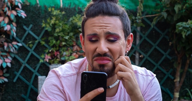 Man Hangs on to Social Media Just a Little Longer to See How Departure Announcement Does