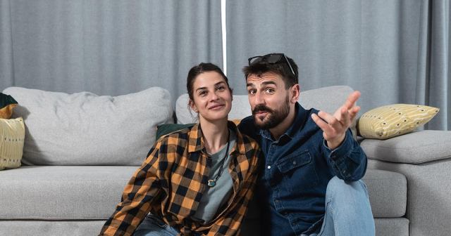 Man Appreciates A24 Horror Films for Including Long Pauses Where He Can Explain Plot to His Date