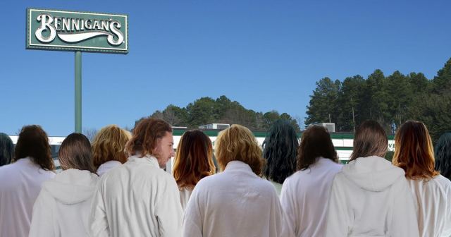 Polyphonic Spree Shocks Bennigan’s Wait Staff by Asking For 25 Separate Checks in Harmony