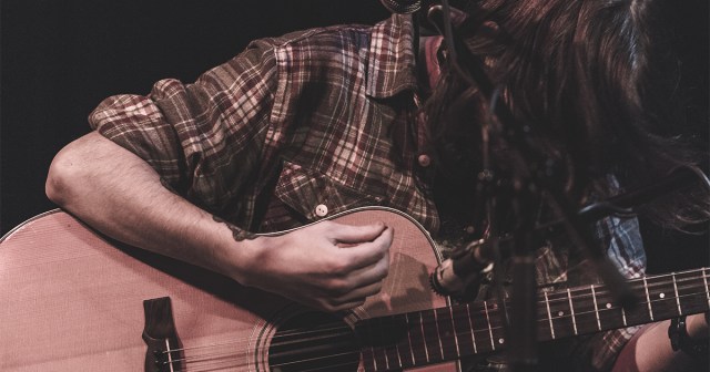 Shit: This Guy’s Cover of “Wonderwall” Is Actually Pretty Good