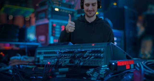 Sound Guy Gives Thumbs up After Changing Nothing