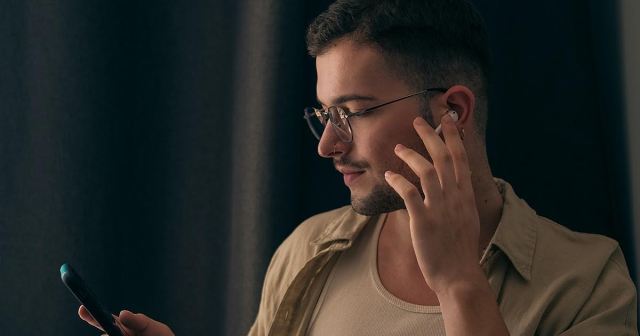 Fiancé’s Honeymoon Research Clearly Just Listening to “Kokomo” by The Beach Boys Once