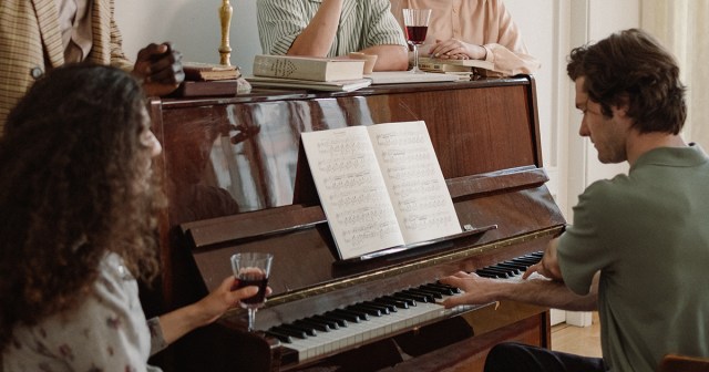 Fuck Shit Fuck: Theater Kid Just Noticed Party Has Piano