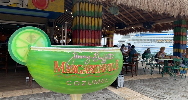 Nation Honors Jimmy Buffet with Happy Hour of Silence