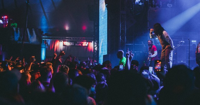 Band Reminds Audience Not to Make Eye Contact With Touring Guitarist