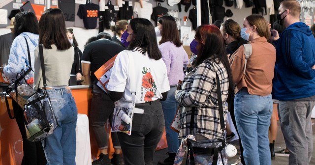 Shrewd Opening Band Selling Headliner’s Merch at Steep Discount