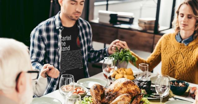 36-Year-Old Pop Punk Fan Finally Agrees To Join The Adult Table This Thanksgiving