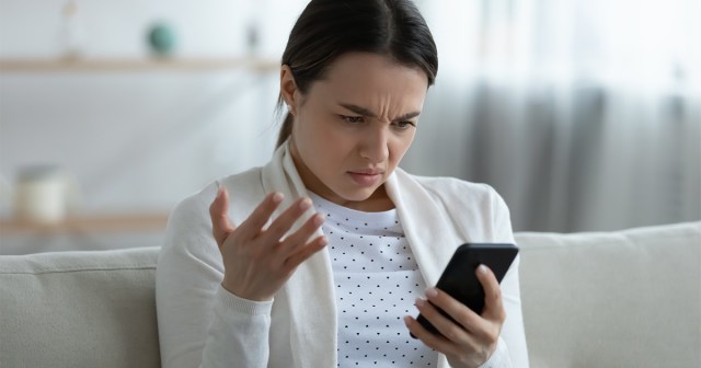 15 Reasons I Stopped Going Through My Boyfriend’s Phone That Have Nothing To Do With Him Changing His Passcode