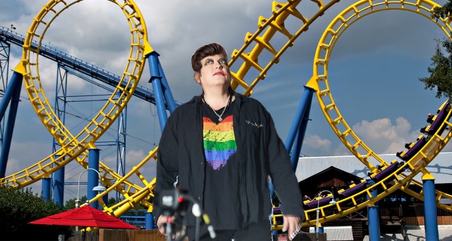 Robert Smith Gets off Roller Coaster With Perfectly Groomed Hair