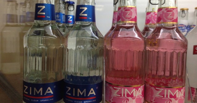 We Look Back at the Oasis-Blur Rivalry Because We Just Found Our Older Brother’s Case of Zima He Hid in the Garage in 1994