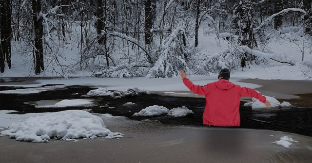 Man Who Fell Through Frozen Pond Already Telling Rescuers About Benefits of Cold Plunges