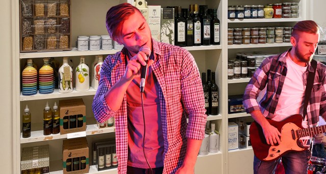 Vocalist With Trust Fund Opens Show With “What the Fuck Is up, Williams-Sonoma?!”