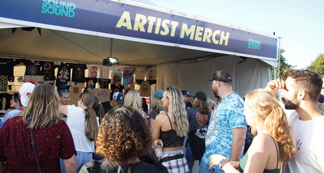 Georgia Passes Law Criminalizing Giving Water to People Waiting in Merch Lines