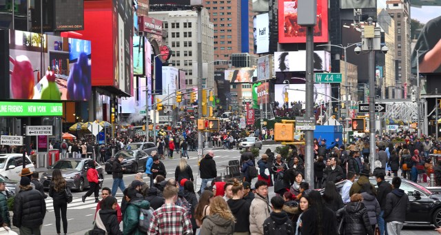 New York City Residents Instructed to Stay Home to Avoid Small Talk About Earthquake