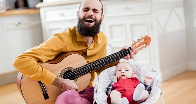 Amazing! This Man Plays Acoustic Guitar for His Newborn Every Night Because The Baby’s too Young to Say No