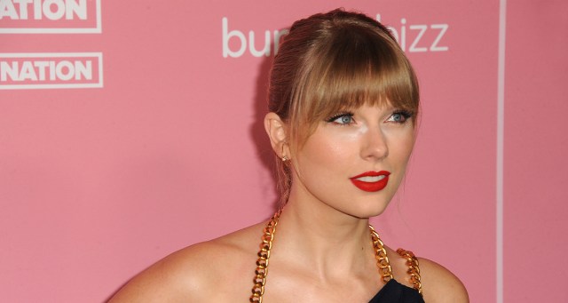 We Sit Down With Taylor Swift and Sheepishly Walked Back All The Comments We Made About Her in a Reddit Thread She Apparently Reads