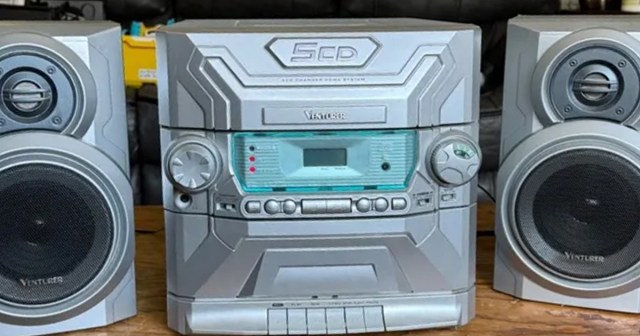 Opinion: The 5-Disc Changer I Got for Christmas in the 8th Grade Is the Purest Form of Listening to Music