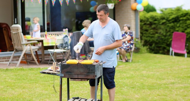 Dad Sings Along to “Whole Lotta Love” While Barbecuing Including Orgasm Part