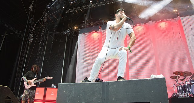 25 Deftones Songs To Discreetly Announce How Uncomfortably Horny You Are To the World