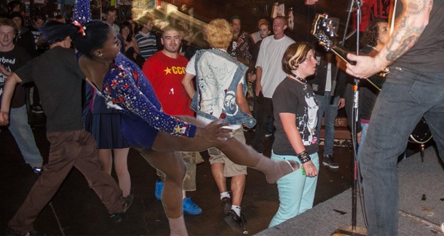 Simone Biles Opens Up the Pit With Perfect Double Layout With Half Twist