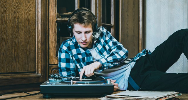 Newly Declared Audiophile Exclusively Listens To Vinyl Since Ex Took Him Off Spotify Premium Plan