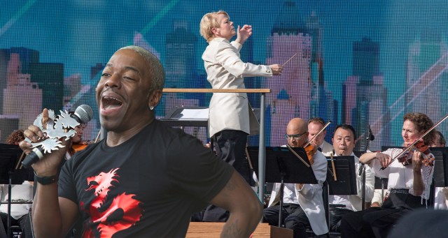 Sisqó Teams Up with New York Philharmonic for “Thong Song 2025”